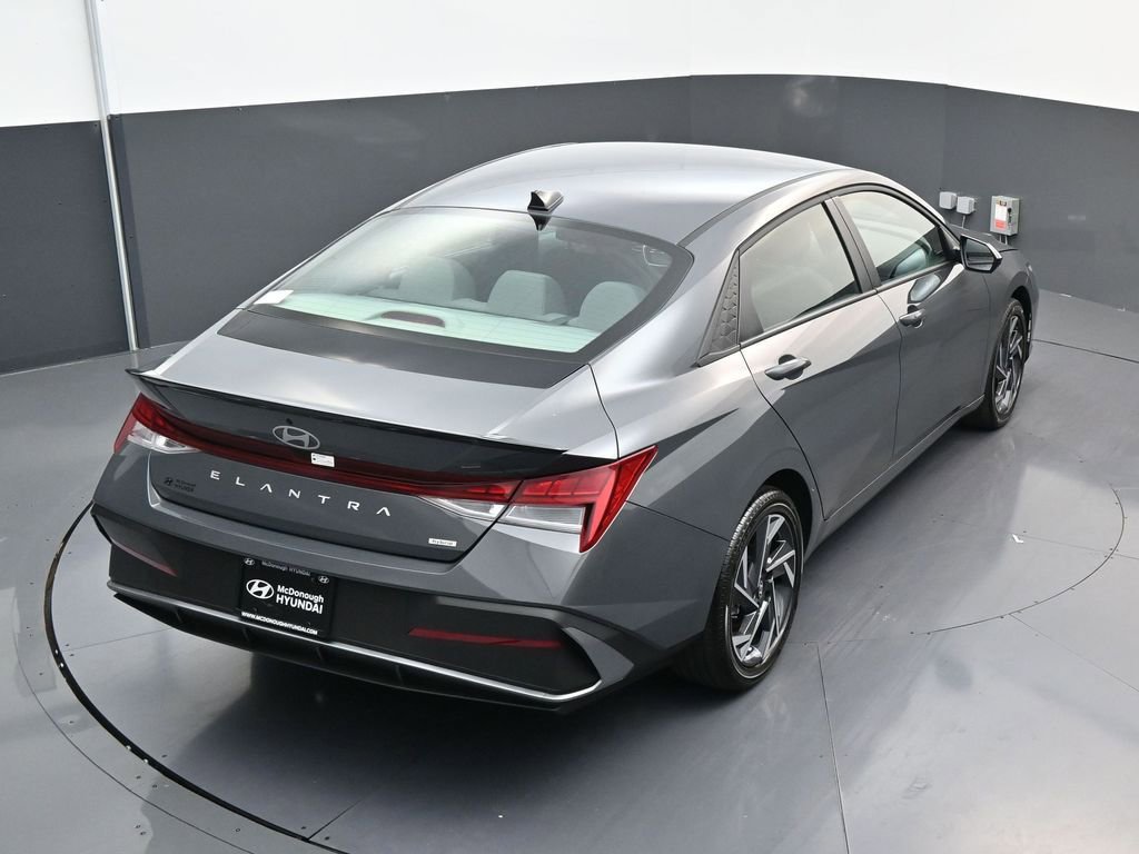 Certified 2025 Hyundai Elantra SEL image 16