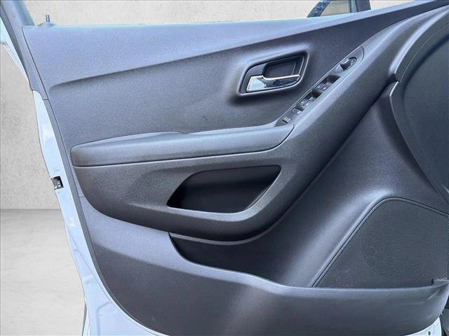 Used 2020 Chevrolet Trax LT AWD/4WD image 8