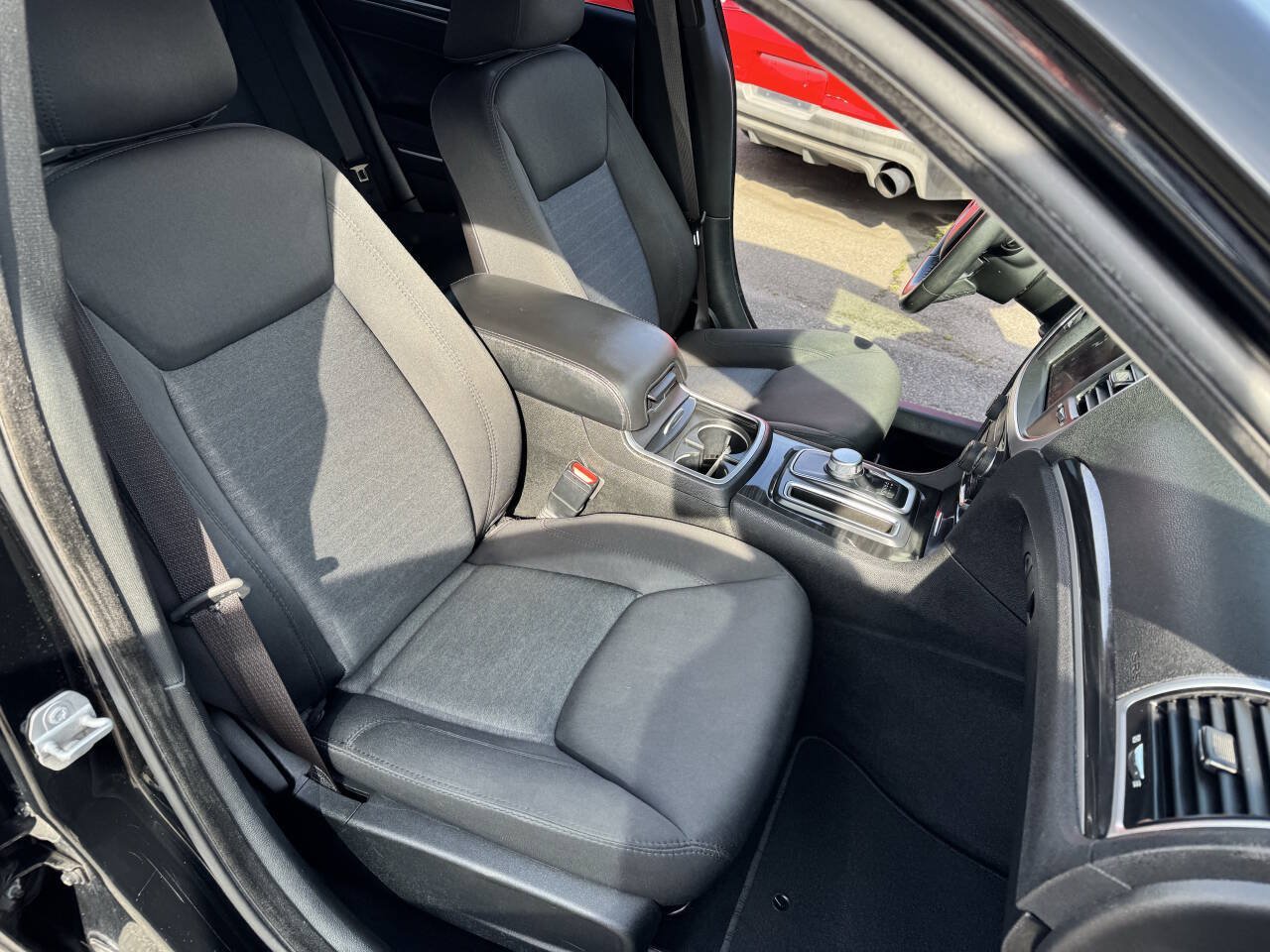 Used 2019 Chrysler 300 Touring w/ Chrome Appearance Package RWD image 8