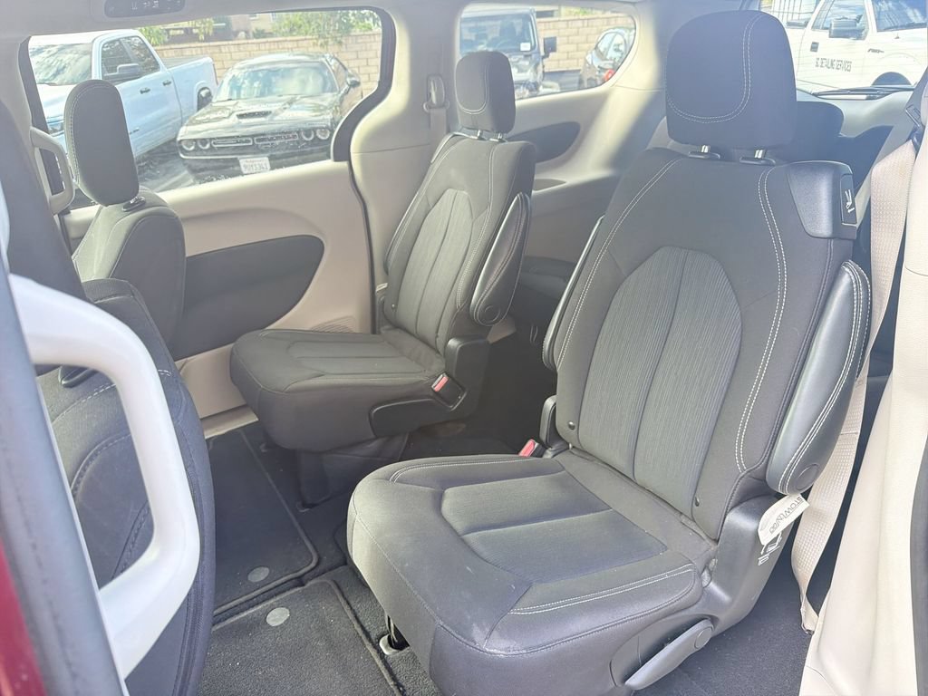 Used 2023 Chrysler Voyager LX FWD image 17