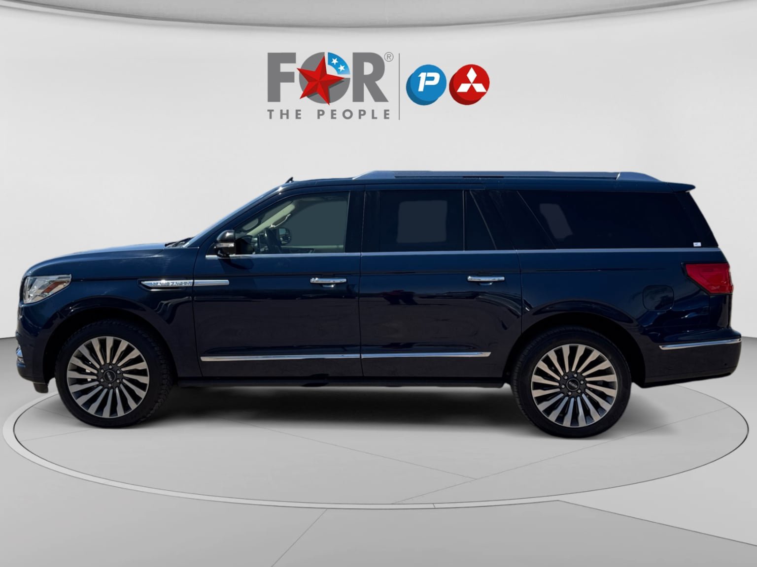 Used 2019 Lincoln Navigator L Reserve AWD/4WD image 2