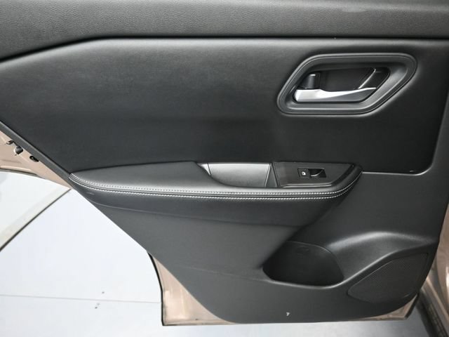 Used 2025 Nissan Rogue SV AWD/4WD image 24