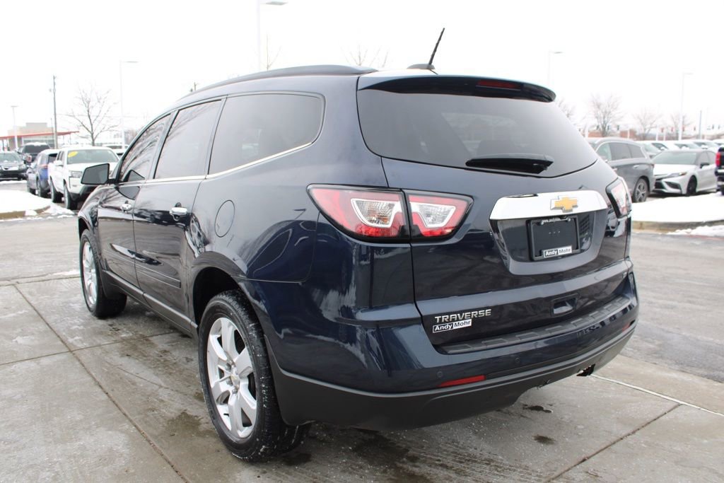 Used 2017 Chevrolet Traverse LT w/ Style and Technology Package image 5