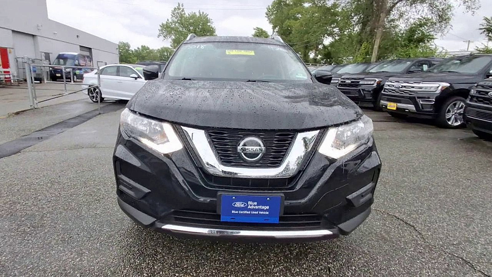 Used 2018 Nissan Rogue SV image 3