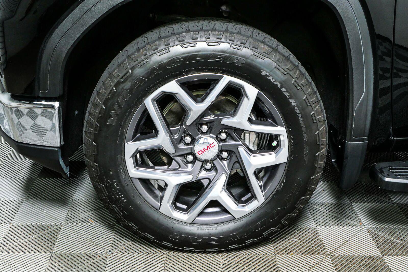 Used 2024 GMC Sierra 1500 SLT w/ SLT Premium Plus Package AWD/4WD image 36