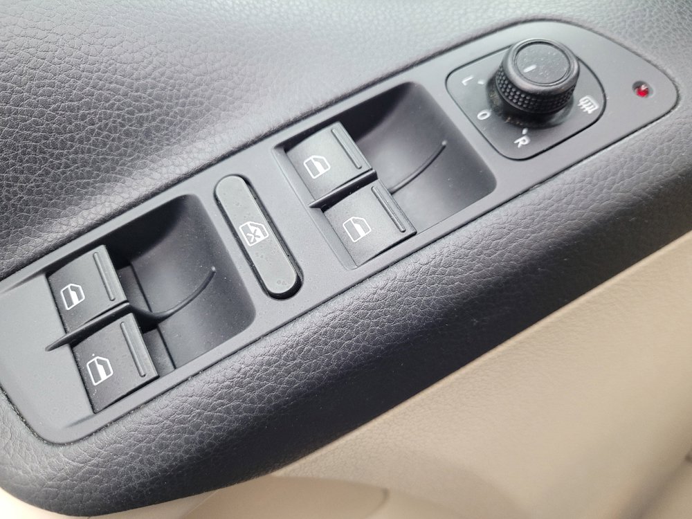 Used 2016 Volkswagen Tiguan S FWD image 27