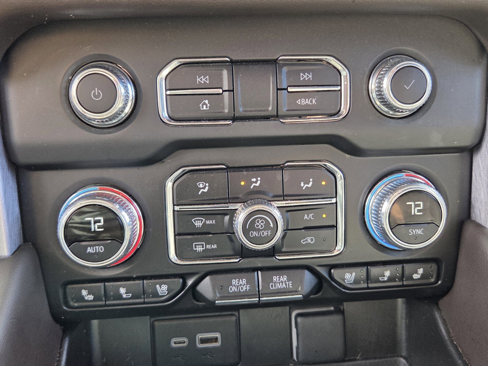 Used 2024 GMC Yukon XL SLT w/ SLT Luxury Package image 26