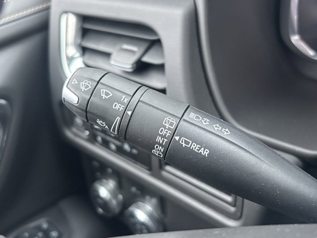 Used 2023 GMC Yukon XL SLT w/ SLT Premium Package image 21