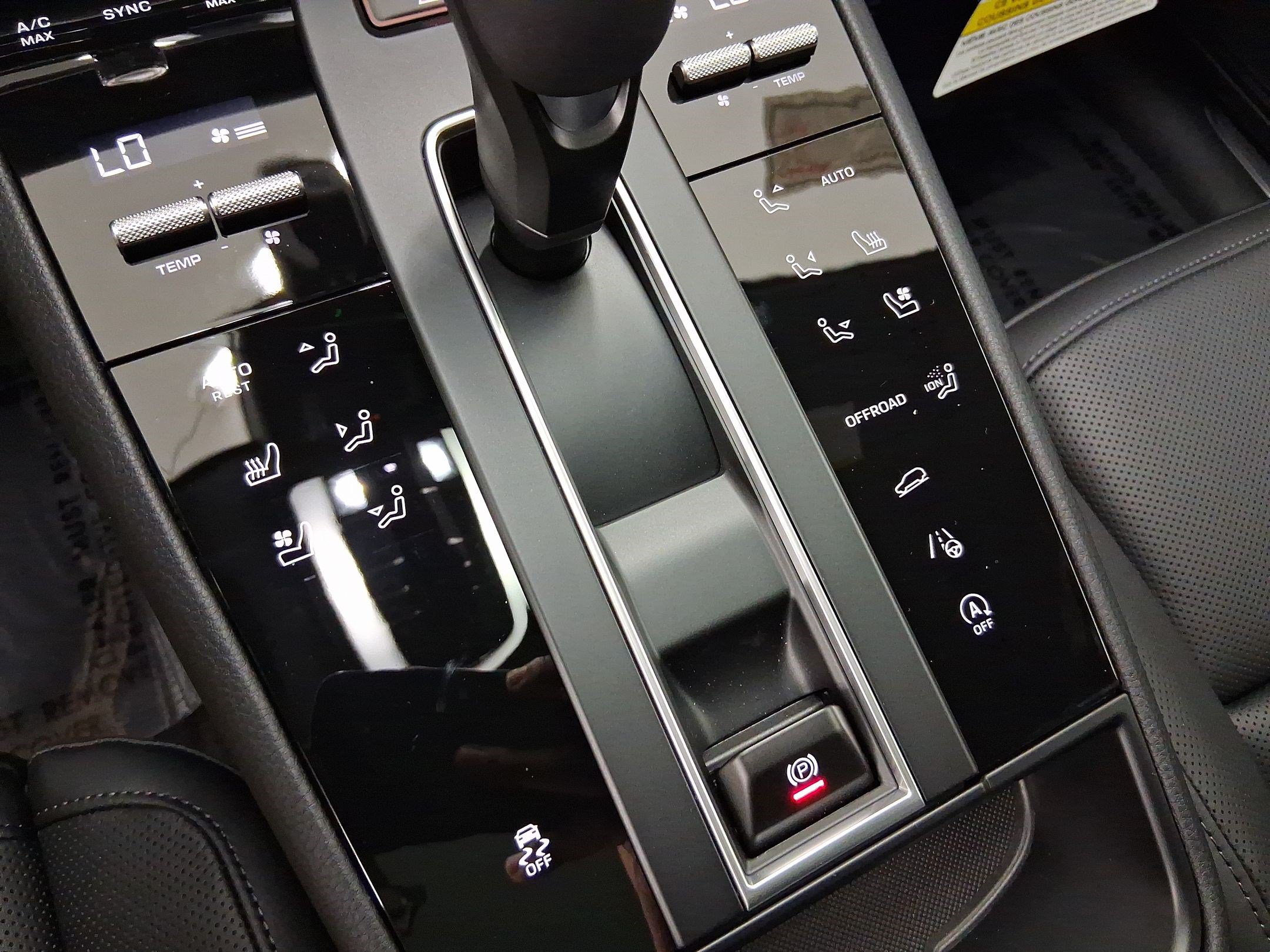 Used 2026 Porsche Macan AWD/4WD image 30