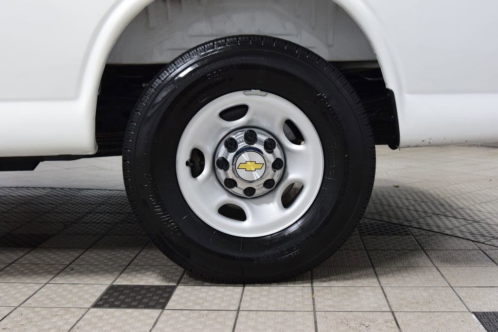 Used 2025 Chevrolet Express 3500 LT w/ LT Preferred Equipment Group RWD image 17