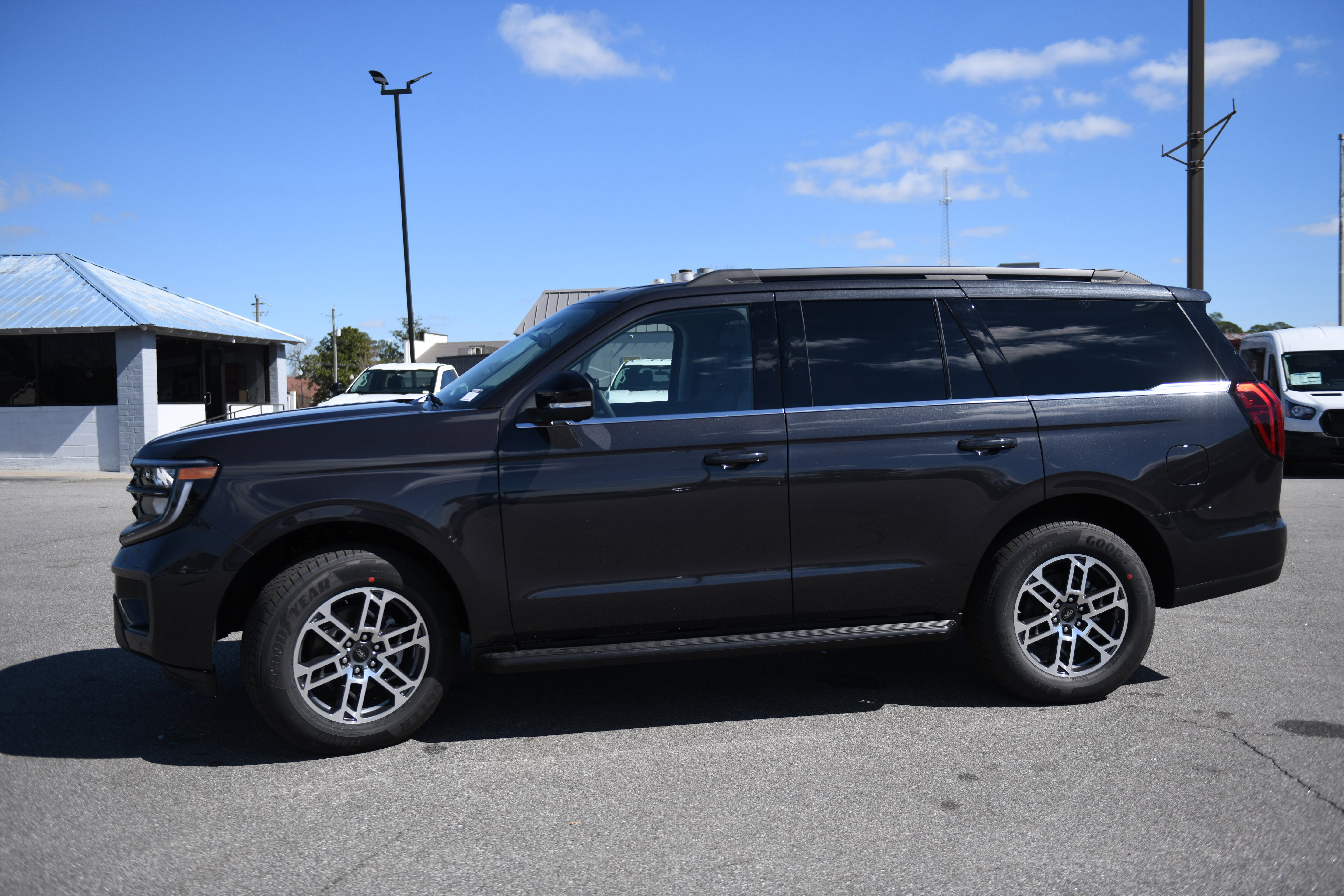 New 2026 Ford Expedition Active image 8