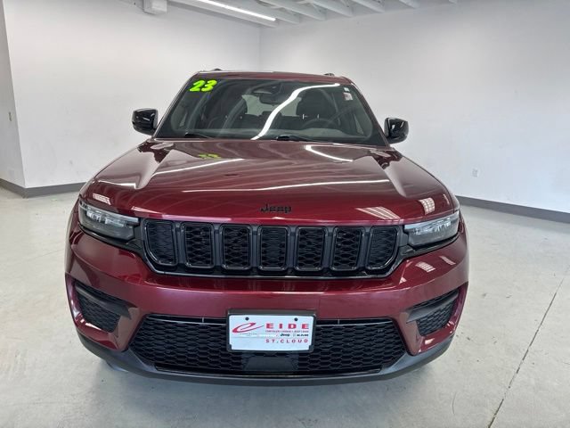 Used 2023 Jeep Grand Cherokee Altitude AWD/4WD image 5