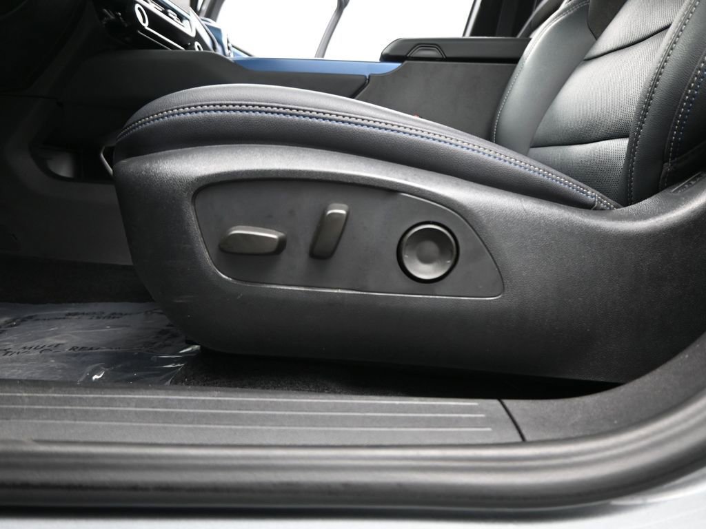 Used 2025 Chevrolet Equinox EV LT w/ Convenience Package image 33