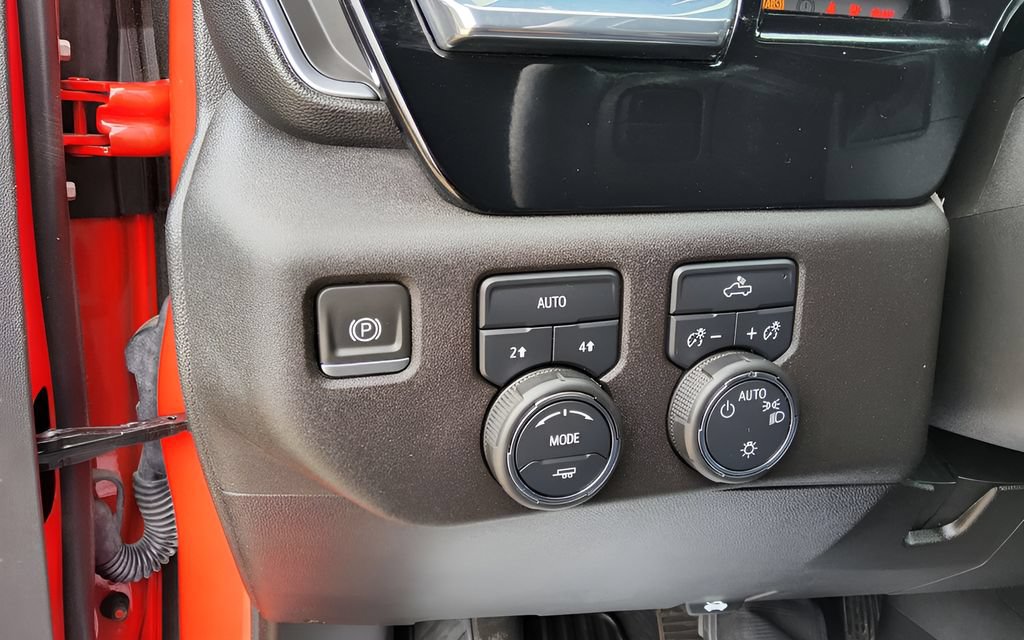 Used 2024 Chevrolet Silverado 1500 LT AWD/4WD image 18