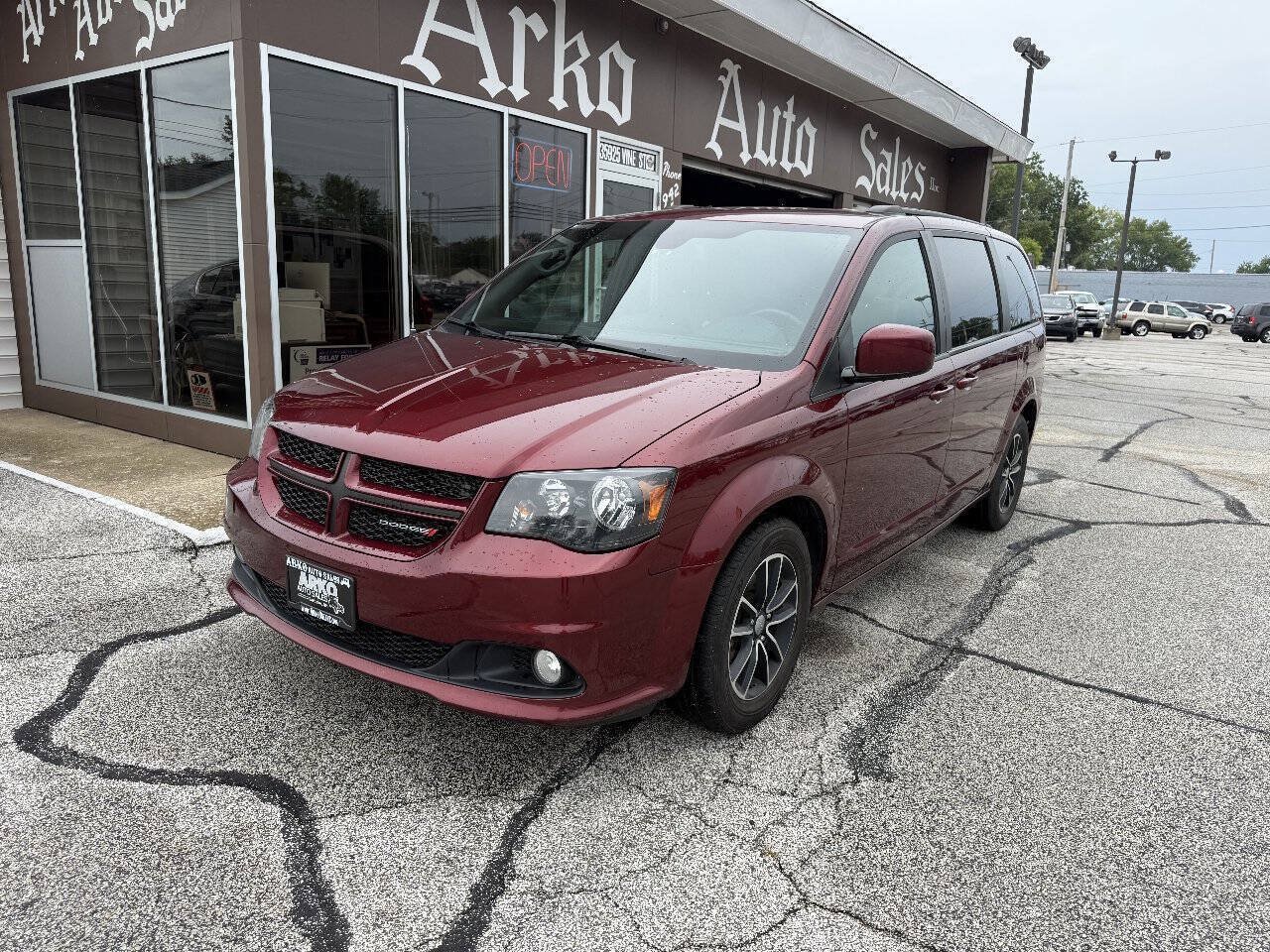 Used 2019 Dodge Grand Caravan GT FWD image 2