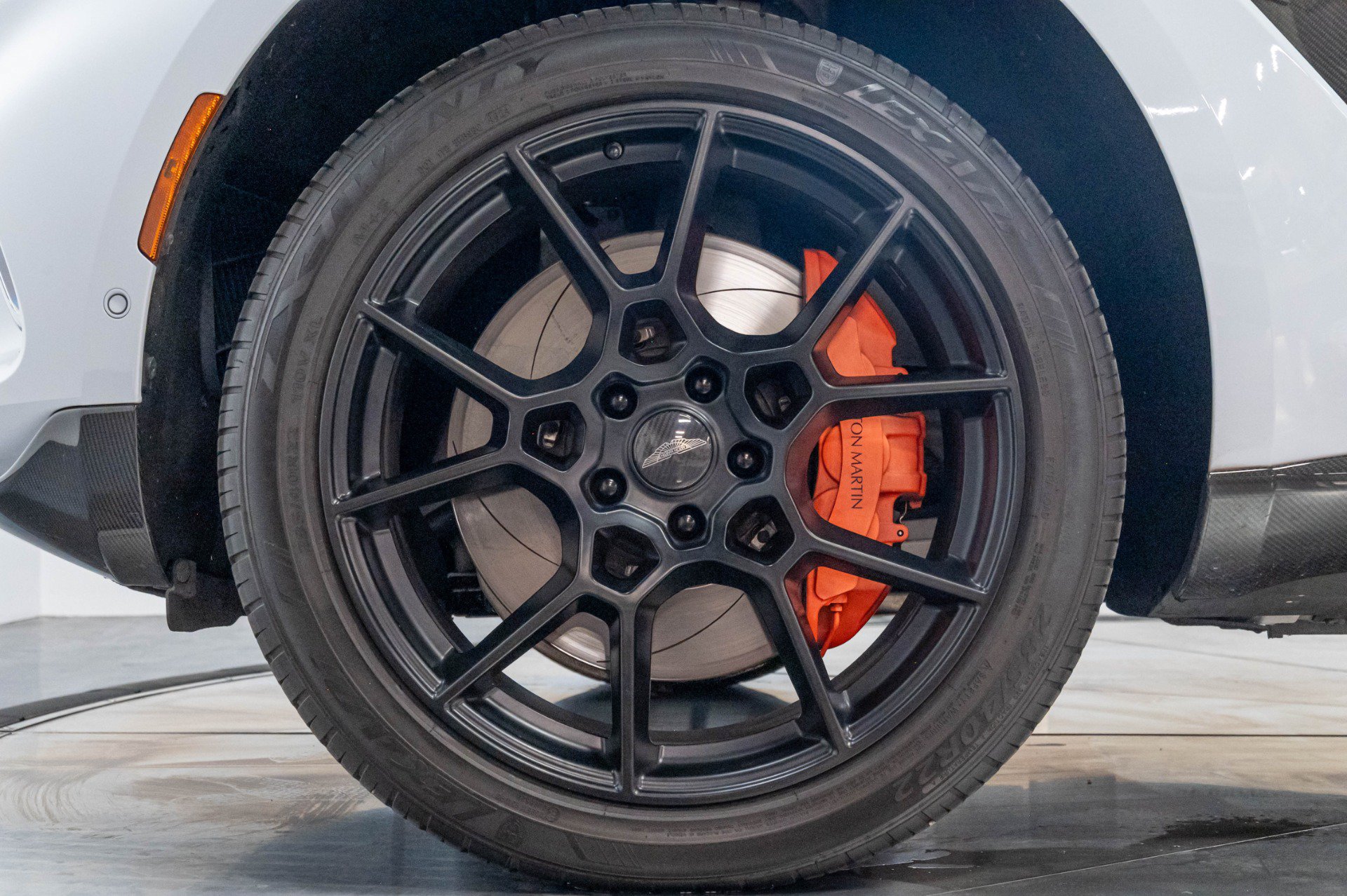 Used 2021 Aston Martin DBX AWD/4WD image 21