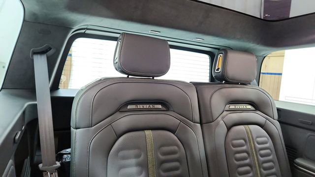 Used 2025 Rivian R1S Adventure image 30