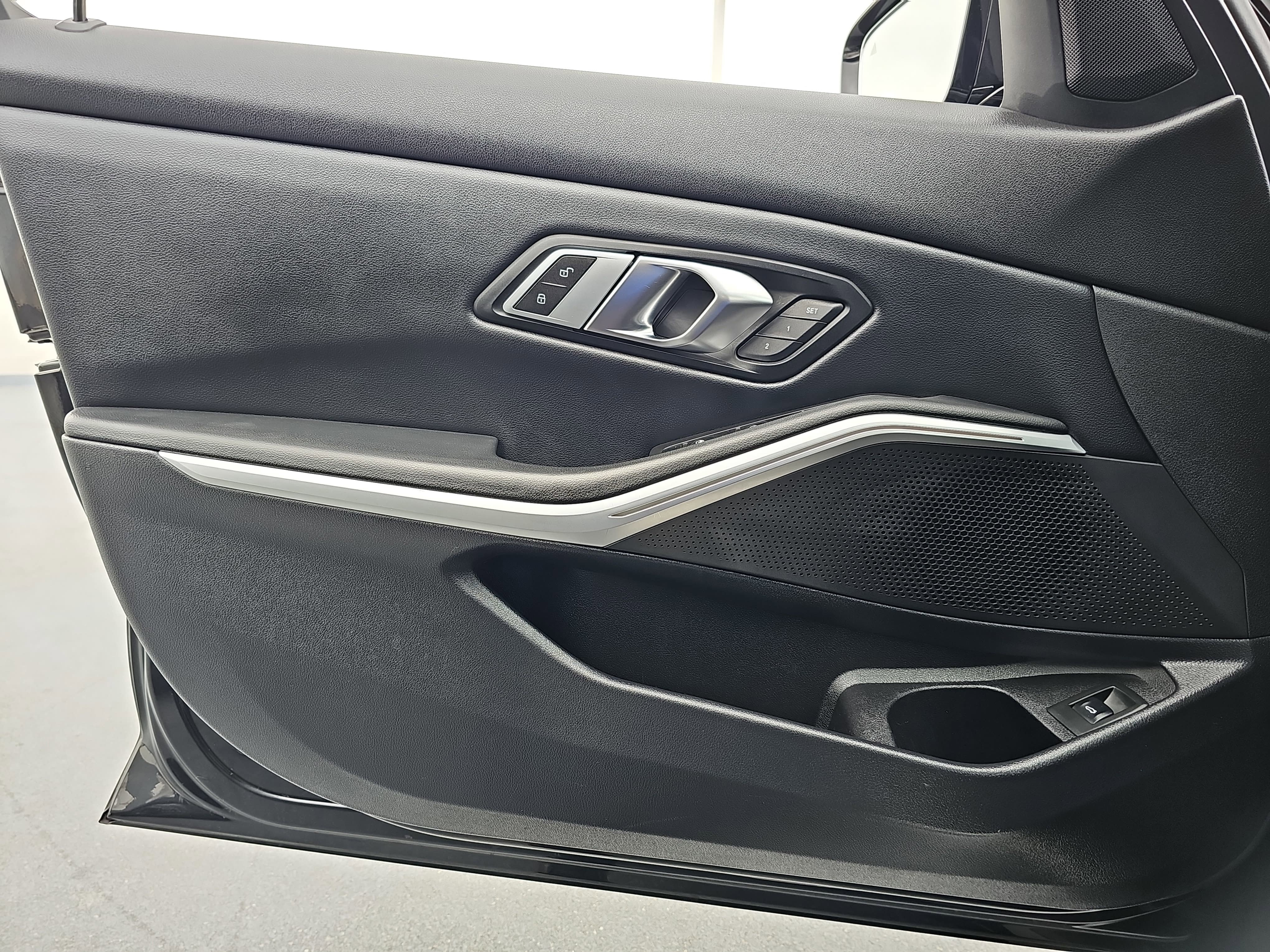 Used 2023 BMW 330i Sedan w/ M Sport Package image 27