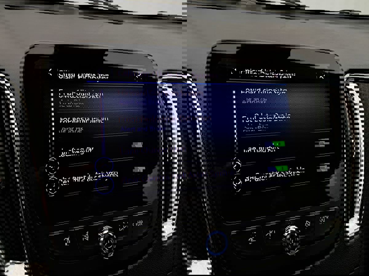 Used 2019 Chevrolet Malibu LT w/ Driver Confidence Package II image 16