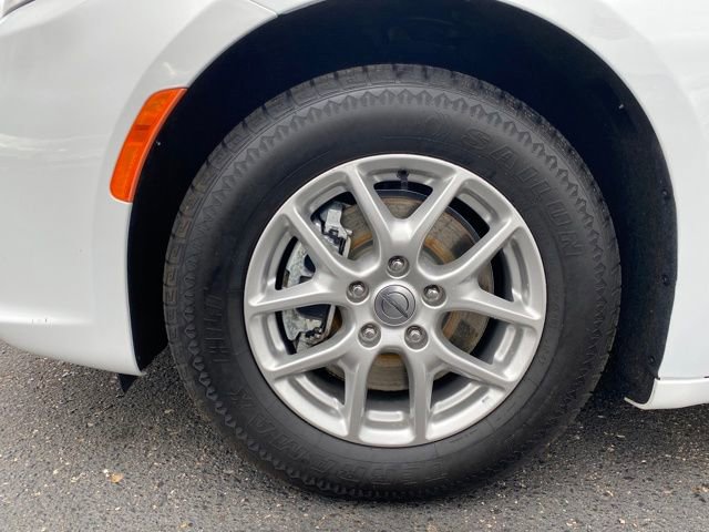 Used 2024 Chrysler Pacifica Touring-L FWD image 19