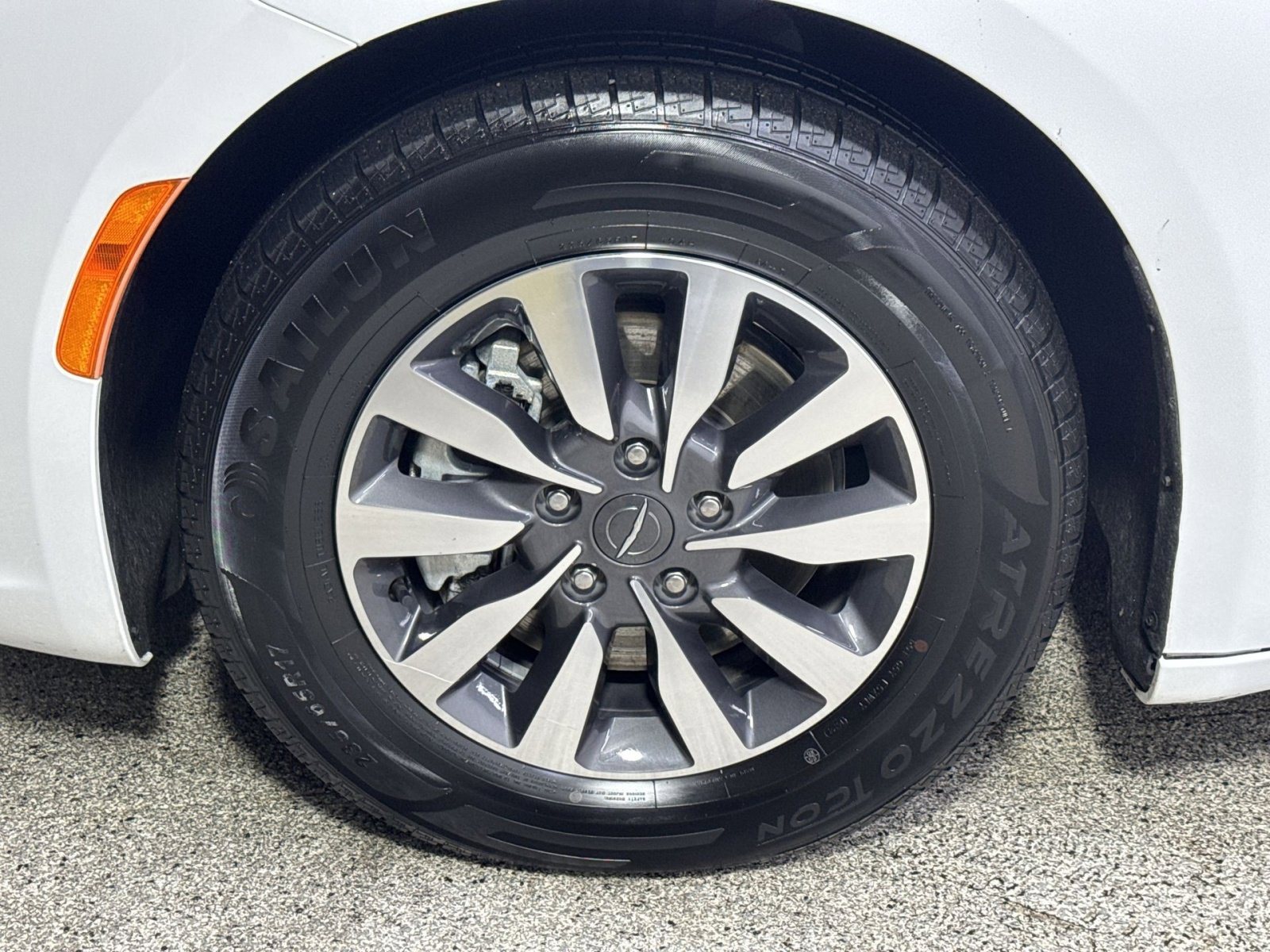 Used 2023 Chrysler Pacifica Touring-L image 16