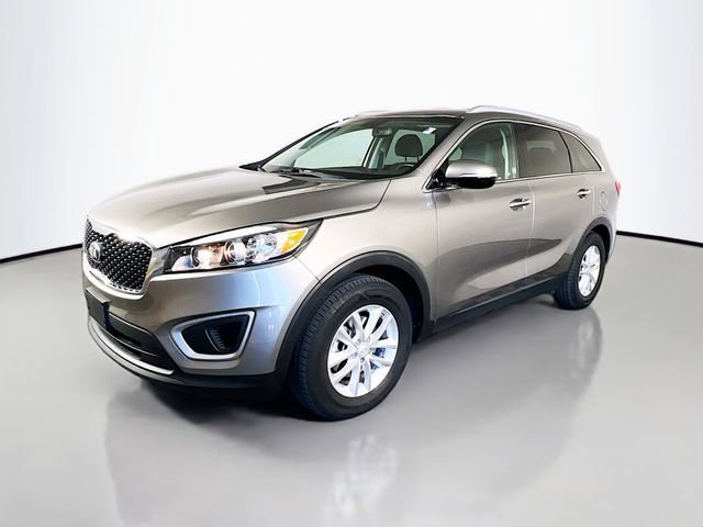 Used 2018 Kia Sorento LX image 4