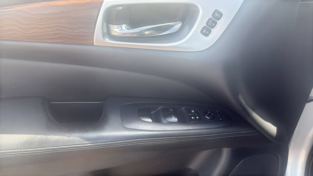 Used 2019 Nissan Pathfinder Platinum FWD image 12