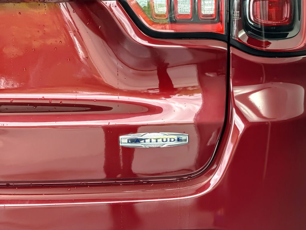 Used 2022 Jeep Compass Latitude FWD image 25