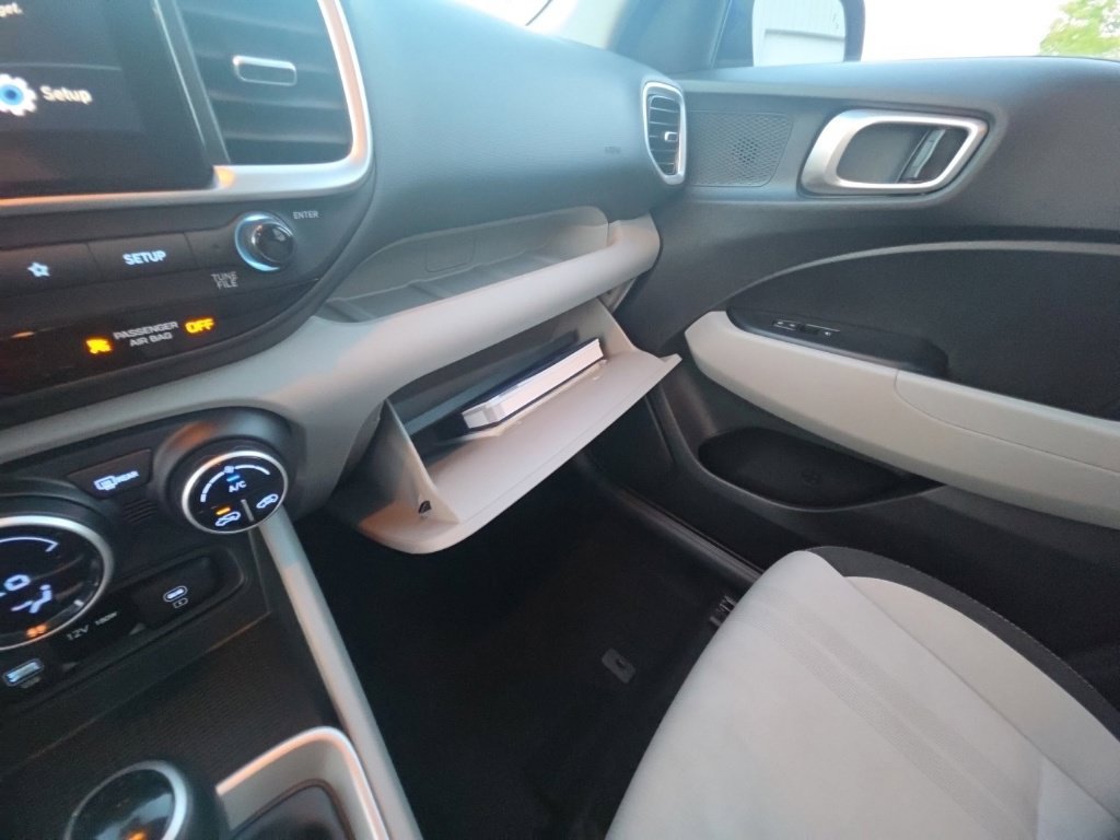 Used 2025 Hyundai Venue SEL FWD image 20