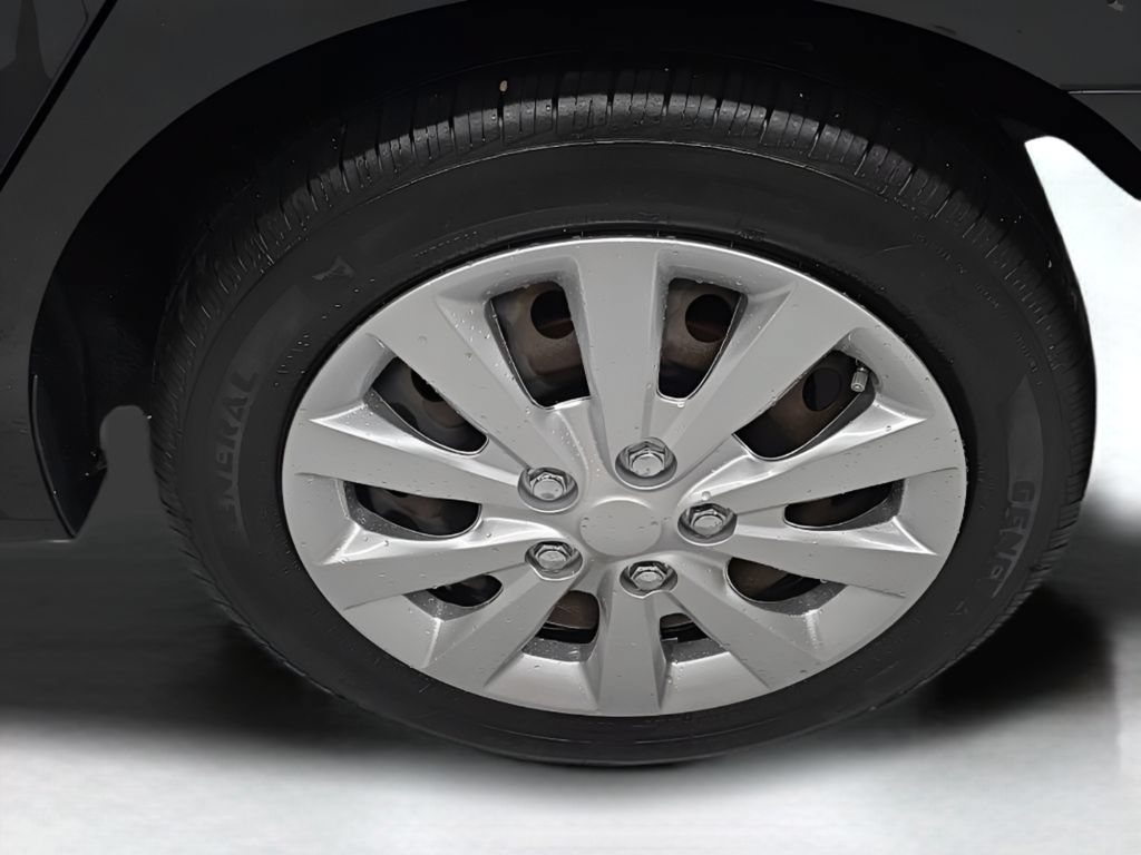 Used 2015 Nissan Sentra S FWD image 40