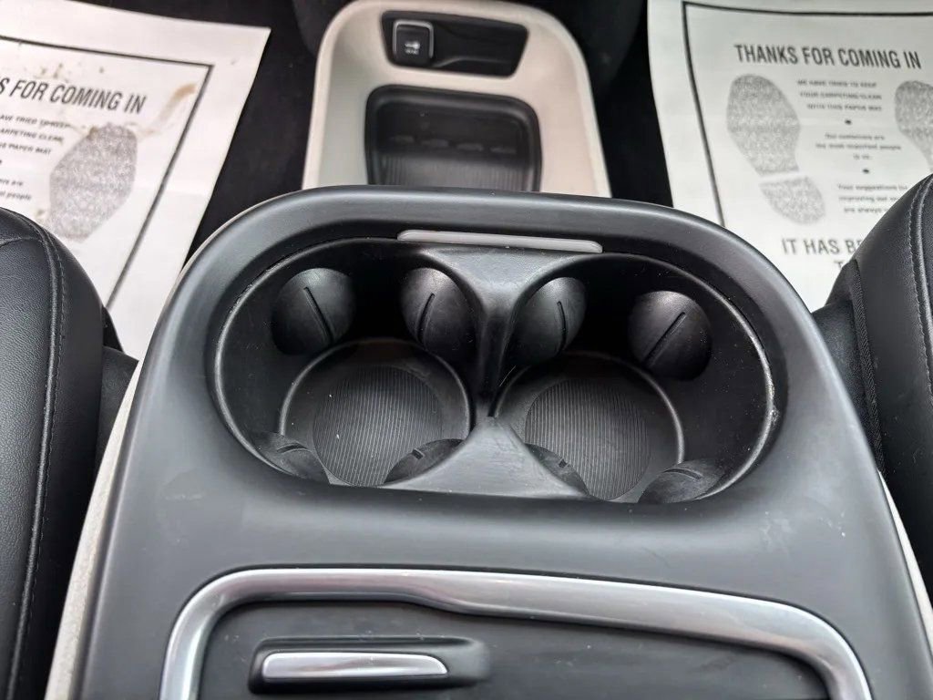 Used 2024 Chrysler Pacifica Touring-L image 16