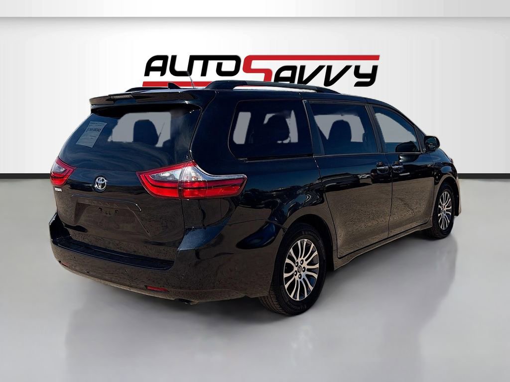 Used 2020 Toyota Sienna XLE w/ XLE Navigation Package image 7