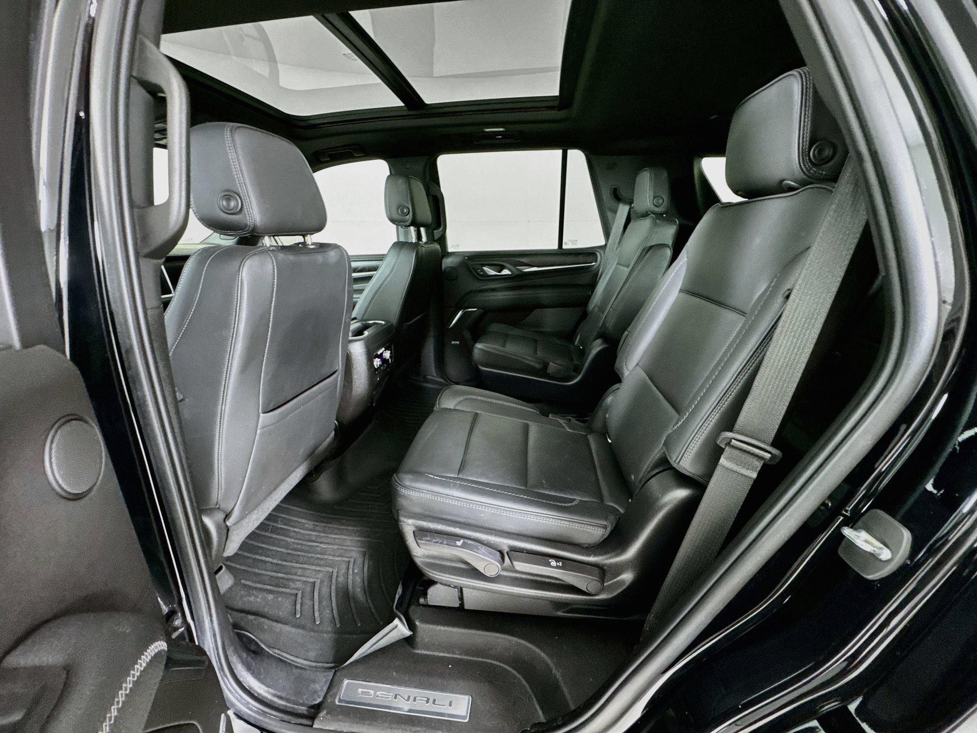 Used 2022 GMC Yukon Denali w/ Denali Premium Package RWD image 27