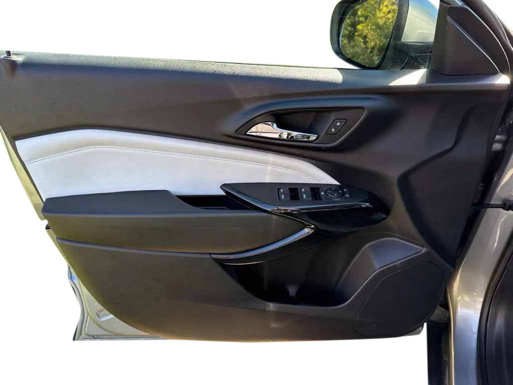 Used 2025 Chevrolet Trax LT FWD image 11