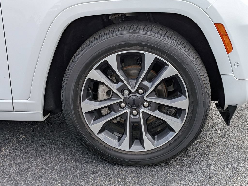 Used 2025 Jeep Grand Cherokee Overland AWD/4WD image 29