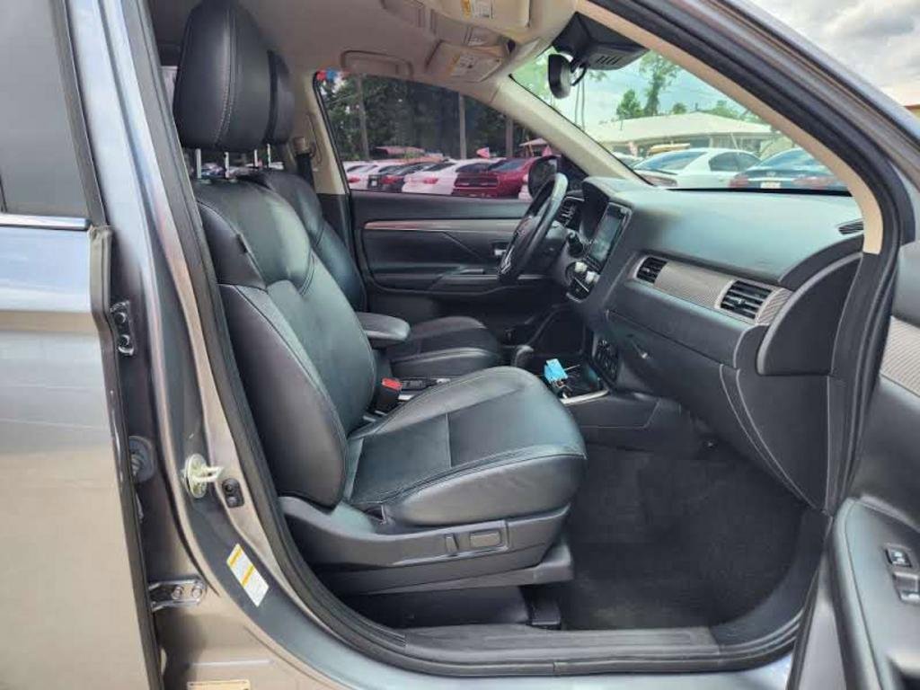 Used 2020 Mitsubishi Outlander SE image 14