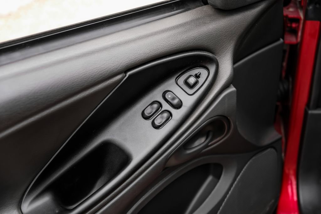 Used 2004 Ford Mustang Cobra image 39