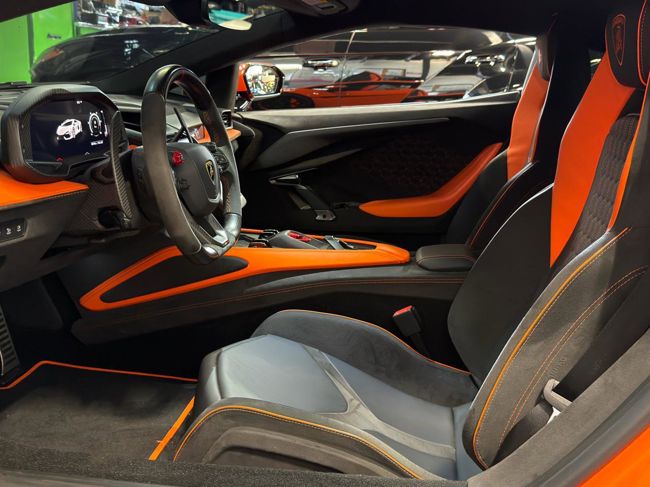 Used 2024 Lamborghini Revuelto image 14