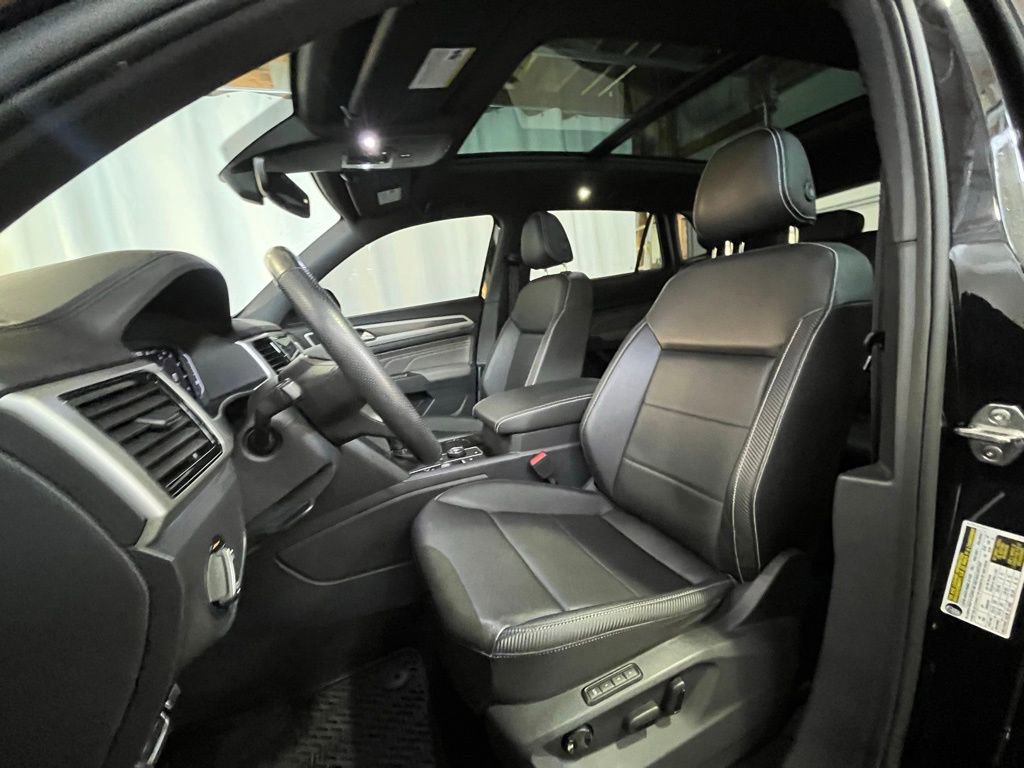 Certified 2023 Volkswagen Atlas Cross Sport SEL R-Line AWD/4WD image 11