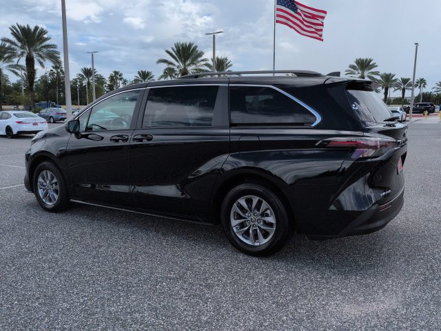 Certified 2025 Toyota Sienna LE w/ LE Plus Package AWD/4WD image 6