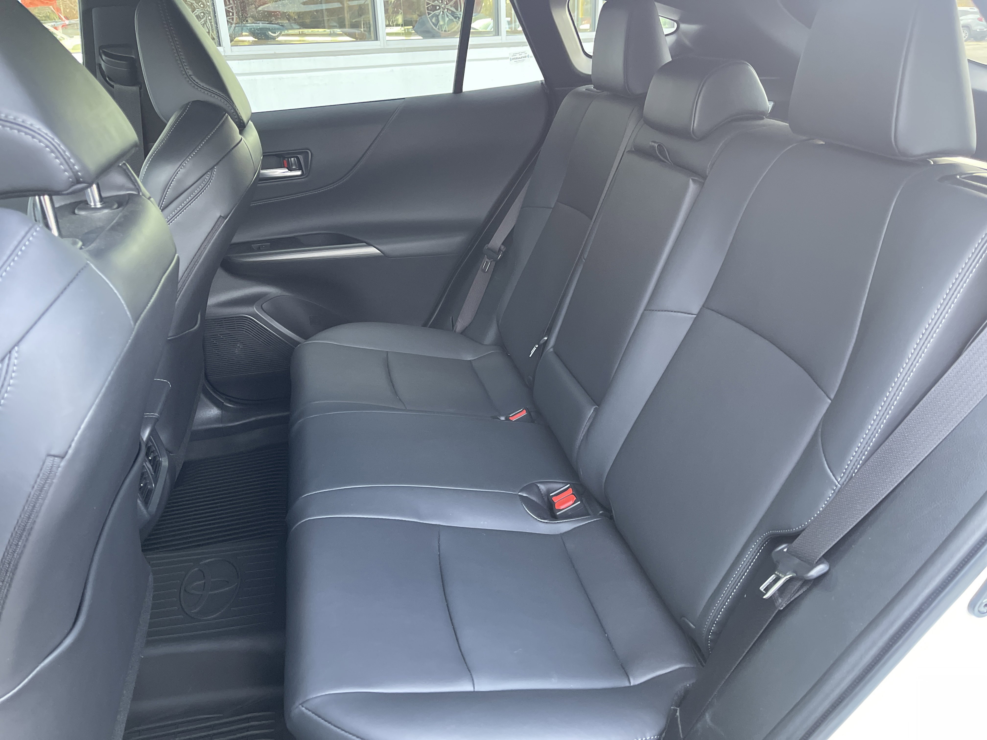 Used 2023 Toyota Venza XLE image 39