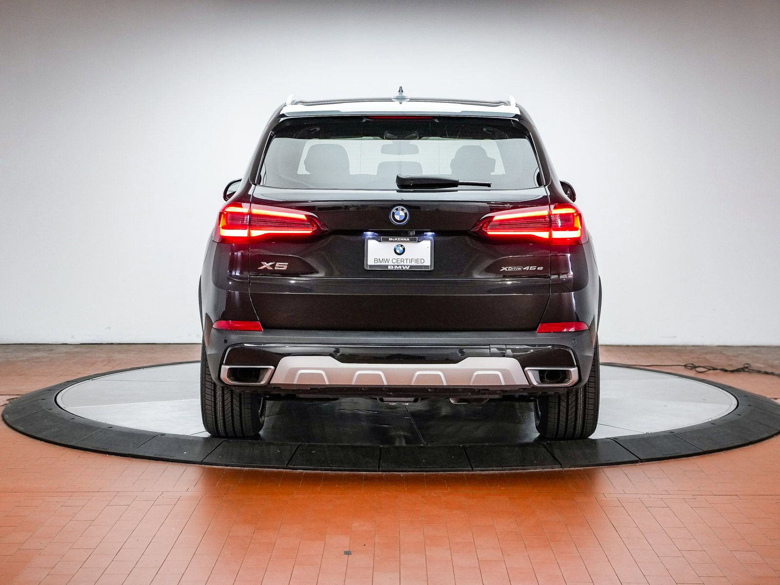 Certified 2023 BMW X5 xDrive45e w/ Climate Comfort Package AWD/4WD image 3