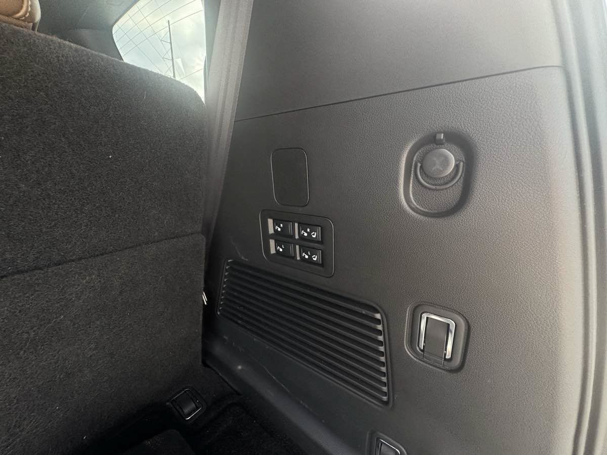 Used 2025 Nissan Armada SL w/ Captain's Chari Seat Package AWD/4WD image 23