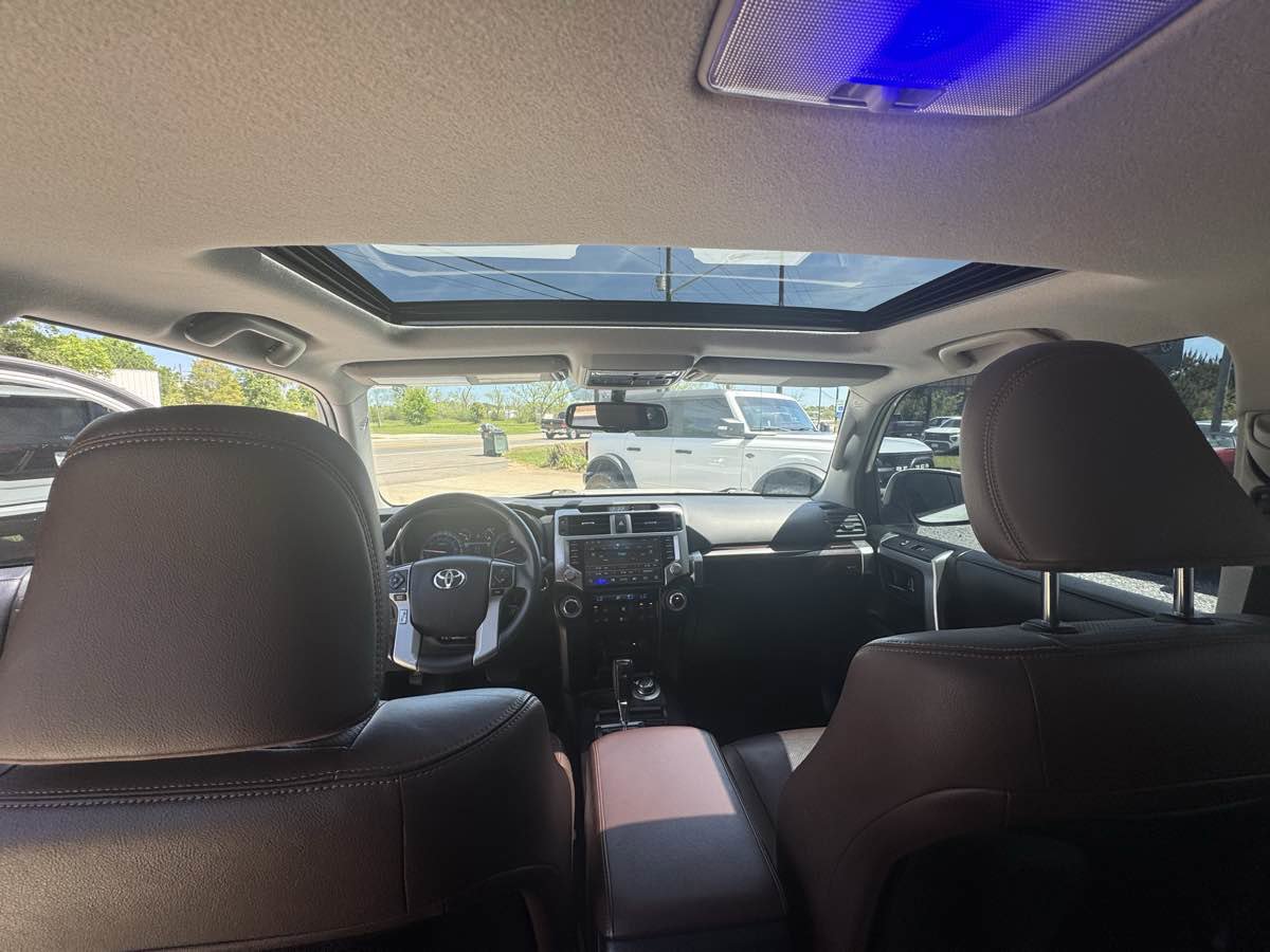 Used 2018 Toyota 4Runner SR5 AWD/4WD image 11