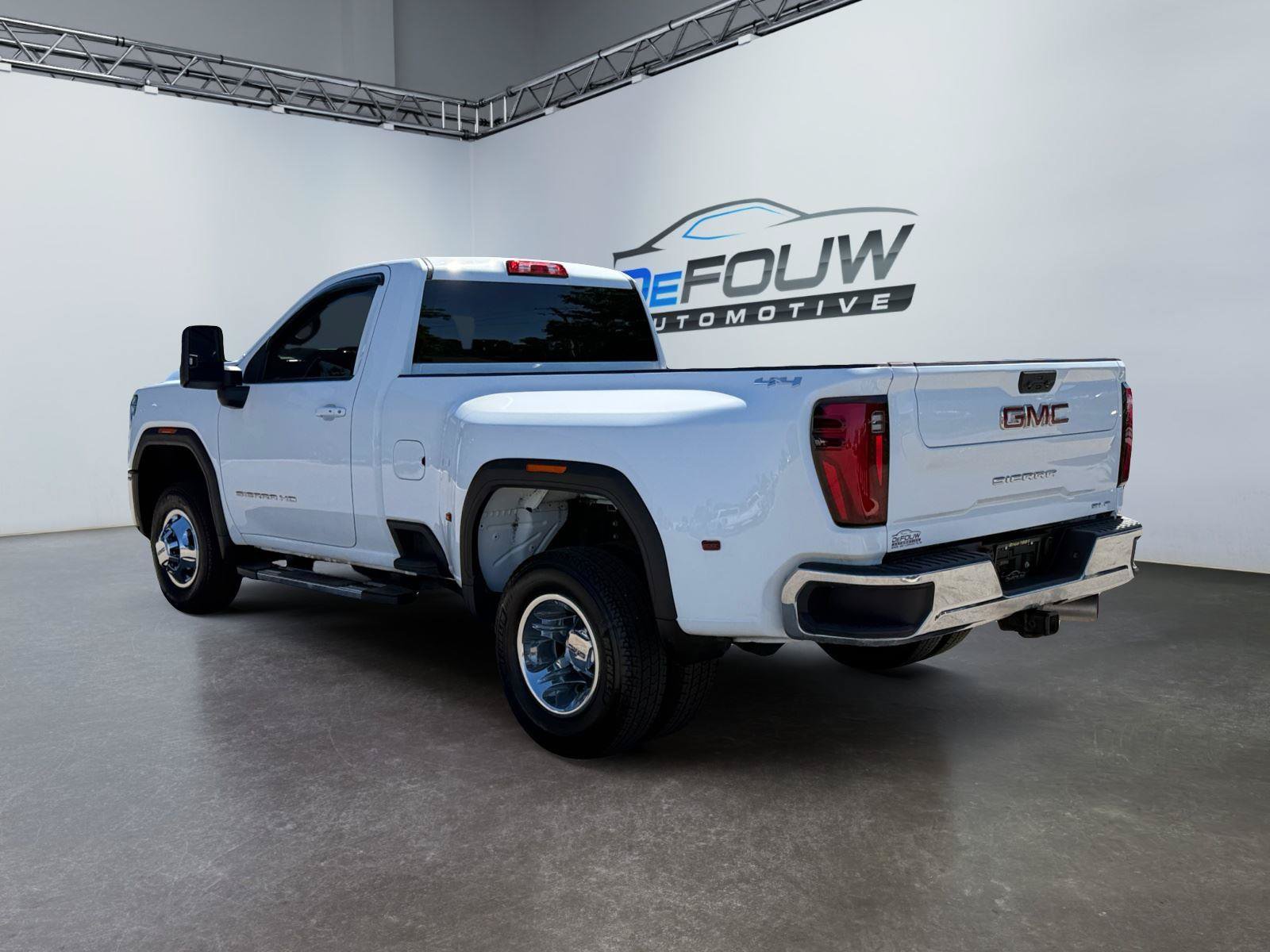 Used 2024 GMC Sierra 3500 SLE w/ SLE Convenience Package AWD/4WD image 5