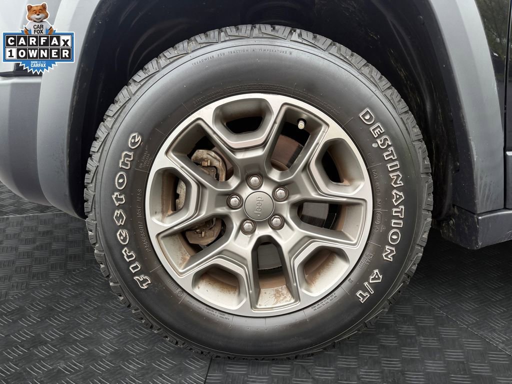 Used 2022 Jeep Cherokee Trailhawk w/ Comfort/Convenience Group AWD/4WD image 20