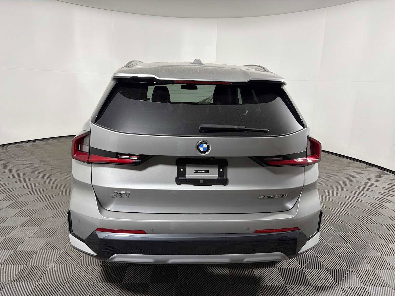 New 2026 BMW X1 xDrive28i w/ Convenience Package AWD/4WD image 2