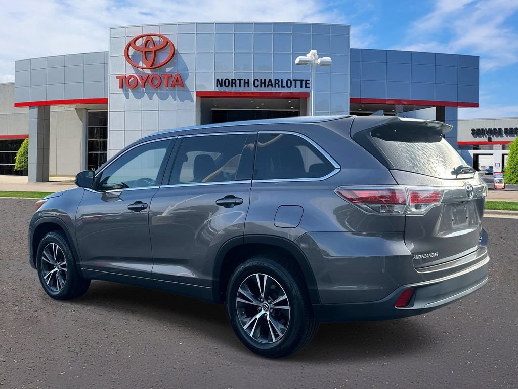 Used 2016 Toyota Highlander XLE FWD image 4