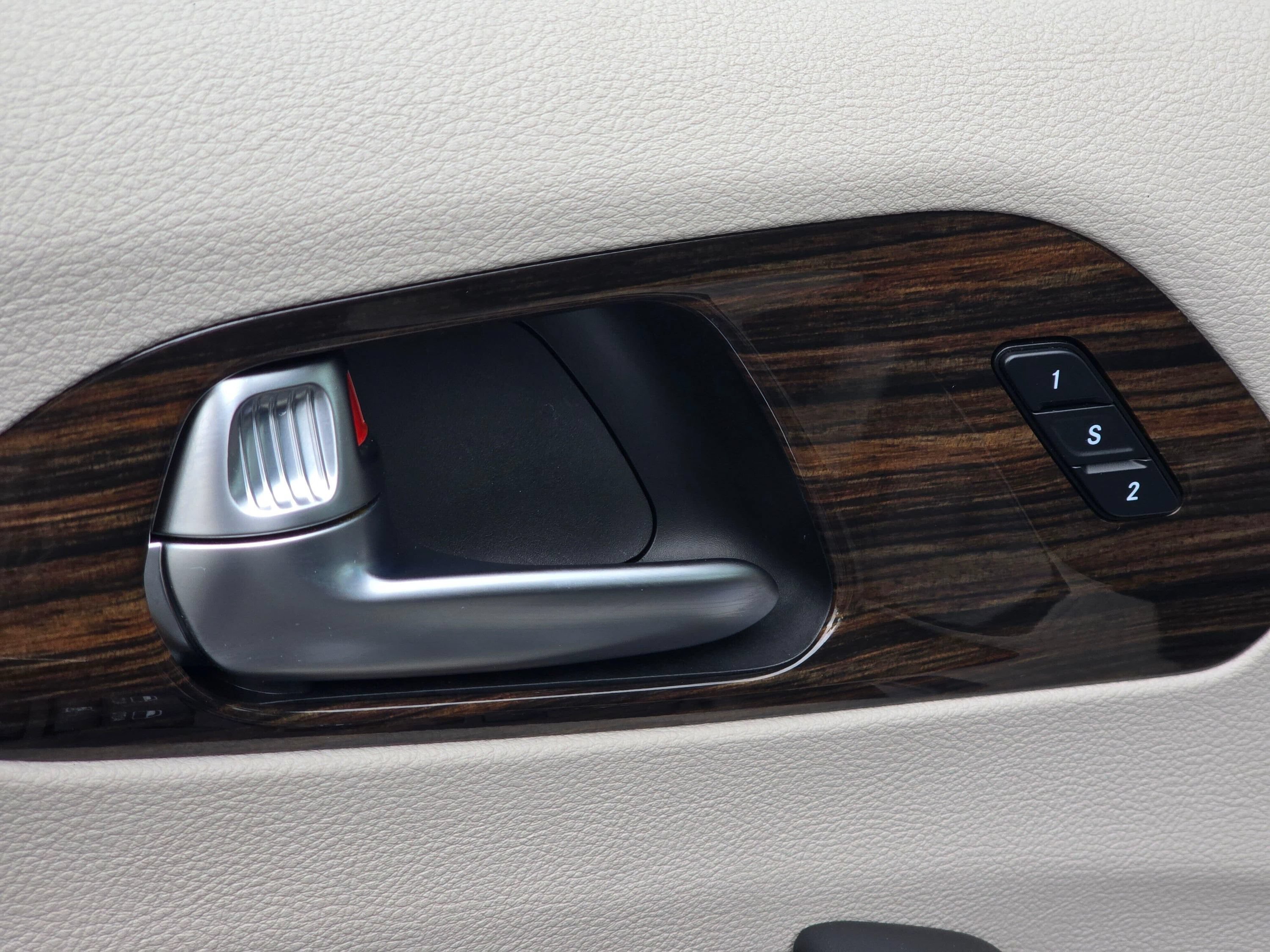 Used 2022 Chrysler Pacifica Limited FWD image 32