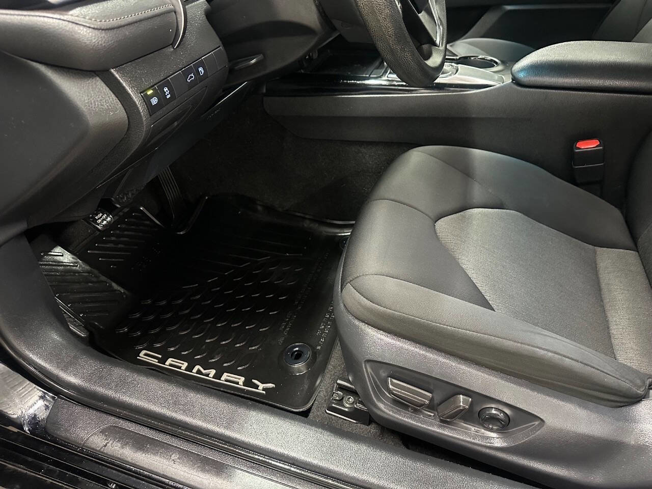 Used 2018 Toyota Camry LE image 20